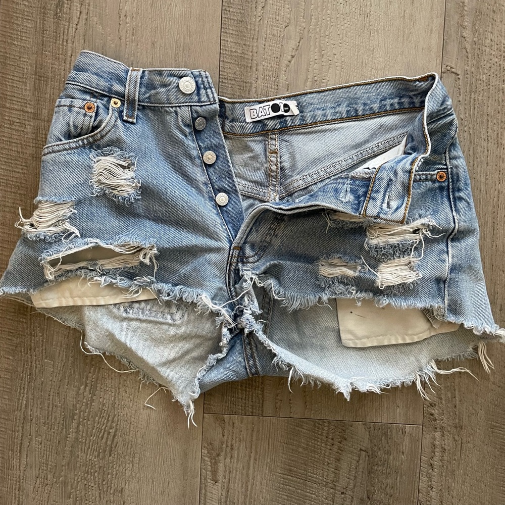 LEVIS😎 vintage ripped Jean shorts